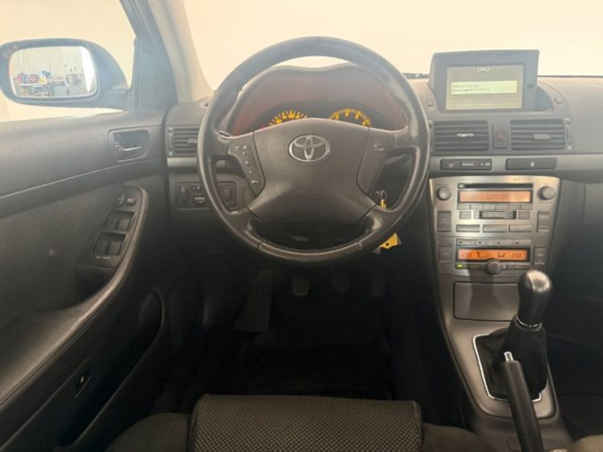 Toyota Avensis Station Wagon 1.8i 16V cat Station Wagon Euro (9)