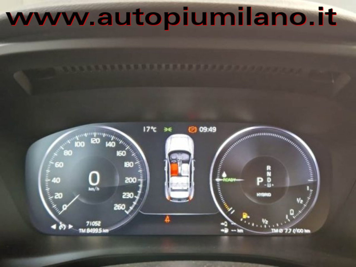 Volvo XC40 B3 automatico Core (7)