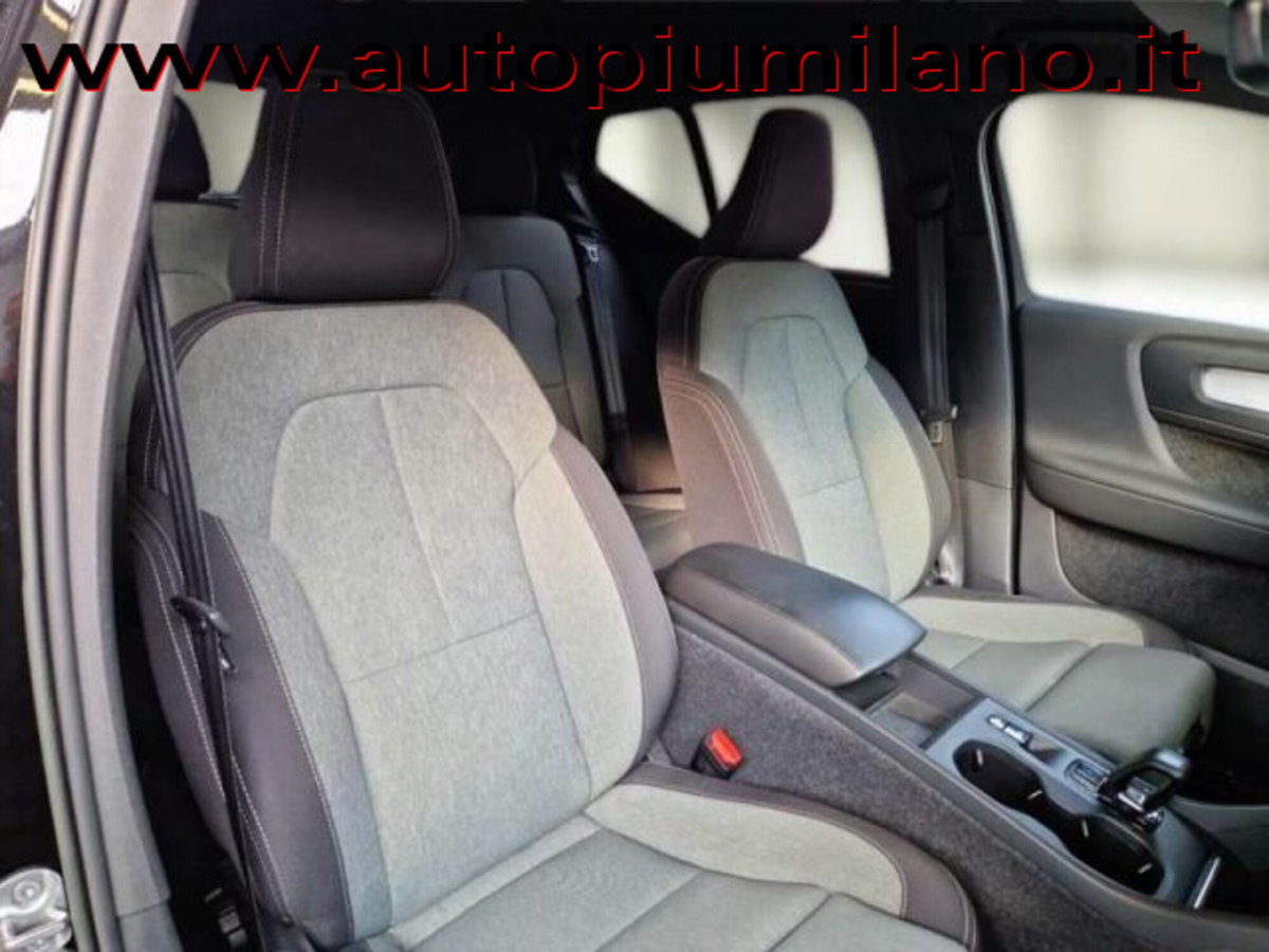 Volvo XC40 B3 automatico Core (9)