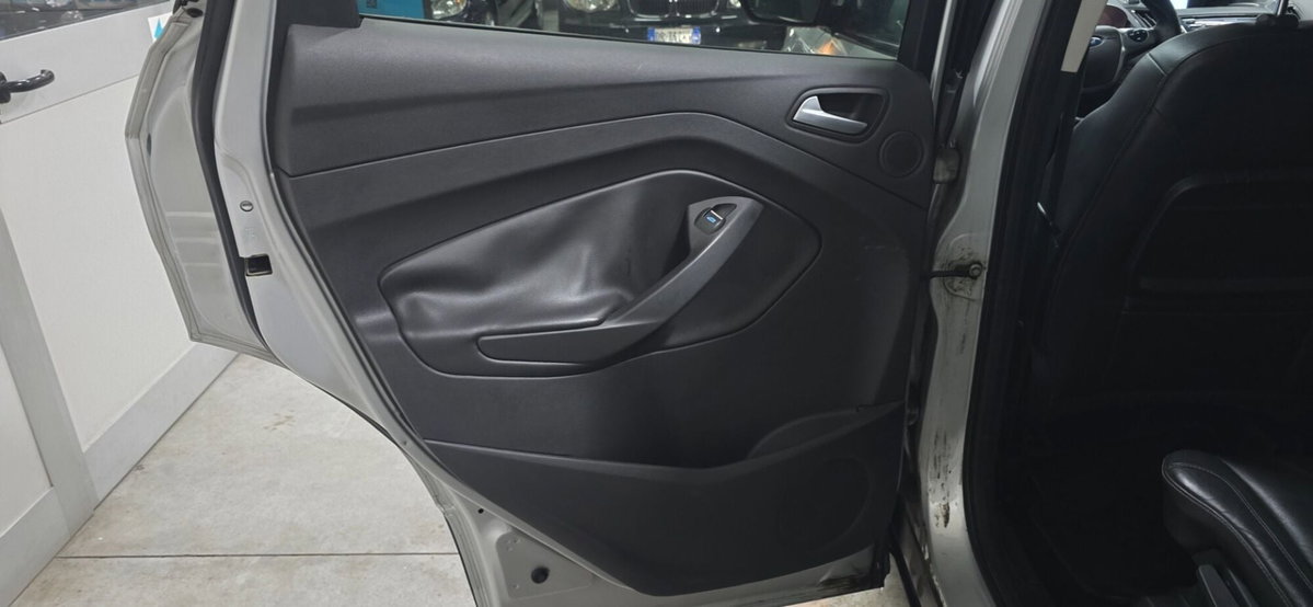 Ford Kuga 2.0 TDCI 140 CV 4WD Plus (10)
