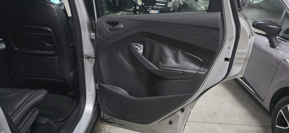 Ford Kuga 2.0 TDCI 140 CV 4WD Plus (16)