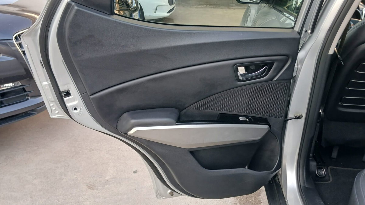 Ssangyong Tivoli 1.6d 2WD Go (12)