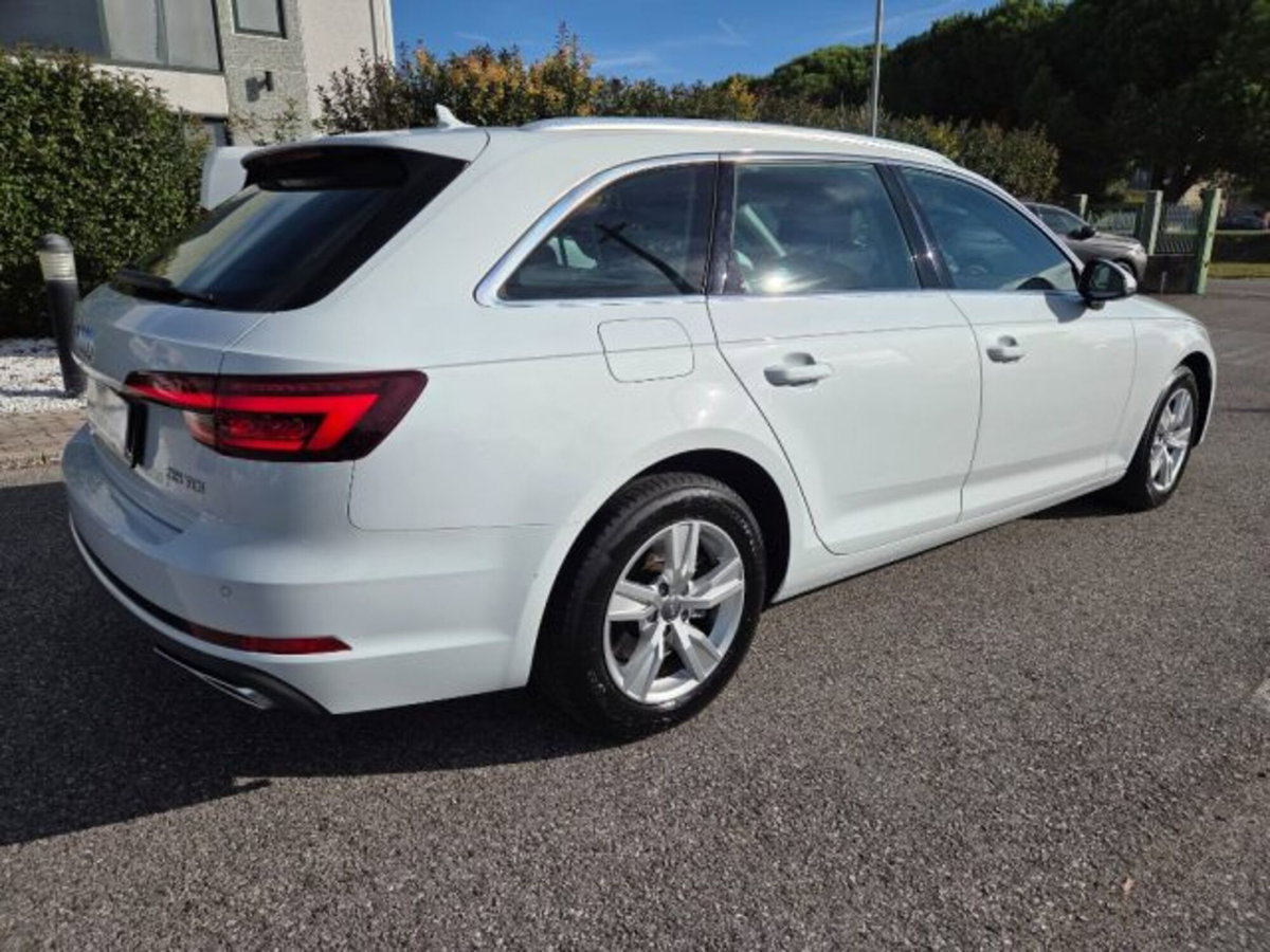 Audi A4 Avant 35 TDI S tronic Business (4)