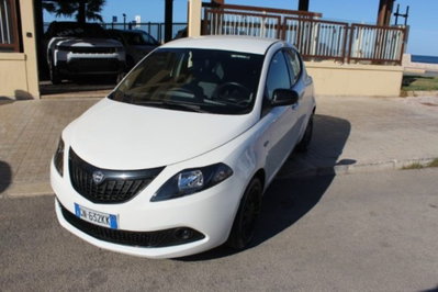 Lancia Ypsilon 1.0 FireFly 5 porte S&S Hybrid Ecochic Silver