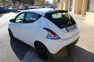 Lancia Ypsilon 1.0 FireFly 5 porte S&S Hybrid Ecochic Silver (4)