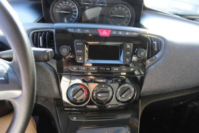 Lancia Ypsilon 1.0 FireFly 5 porte S&S Hybrid Ecochic Silver (9)