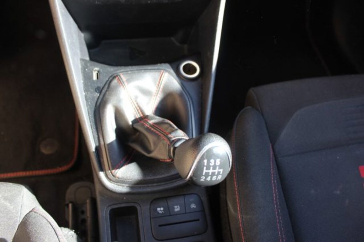 Ford Fiesta 1.0 Ecoboost Hybrid 125 CV 5 porte ST-Line (13)
