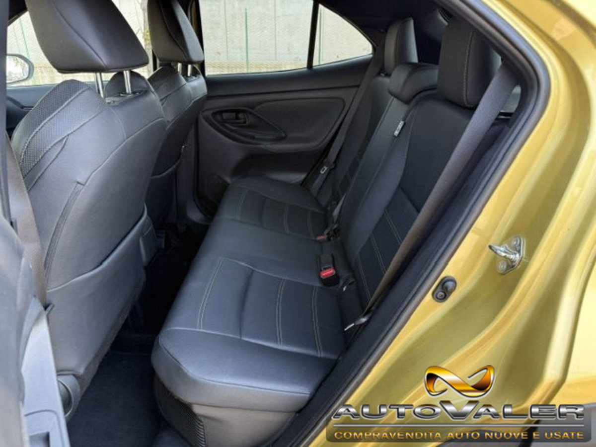 Toyota Yaris Cross 1.5 Hybrid 5p. E-CVT AWD-i Premiere (15)
