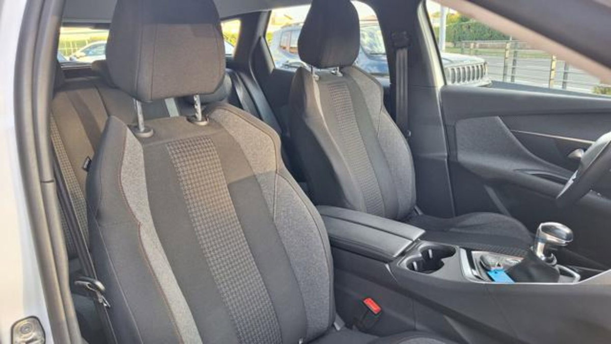 Peugeot 3008 BlueHDi 130 S&S EAT8 Active Pack (17)