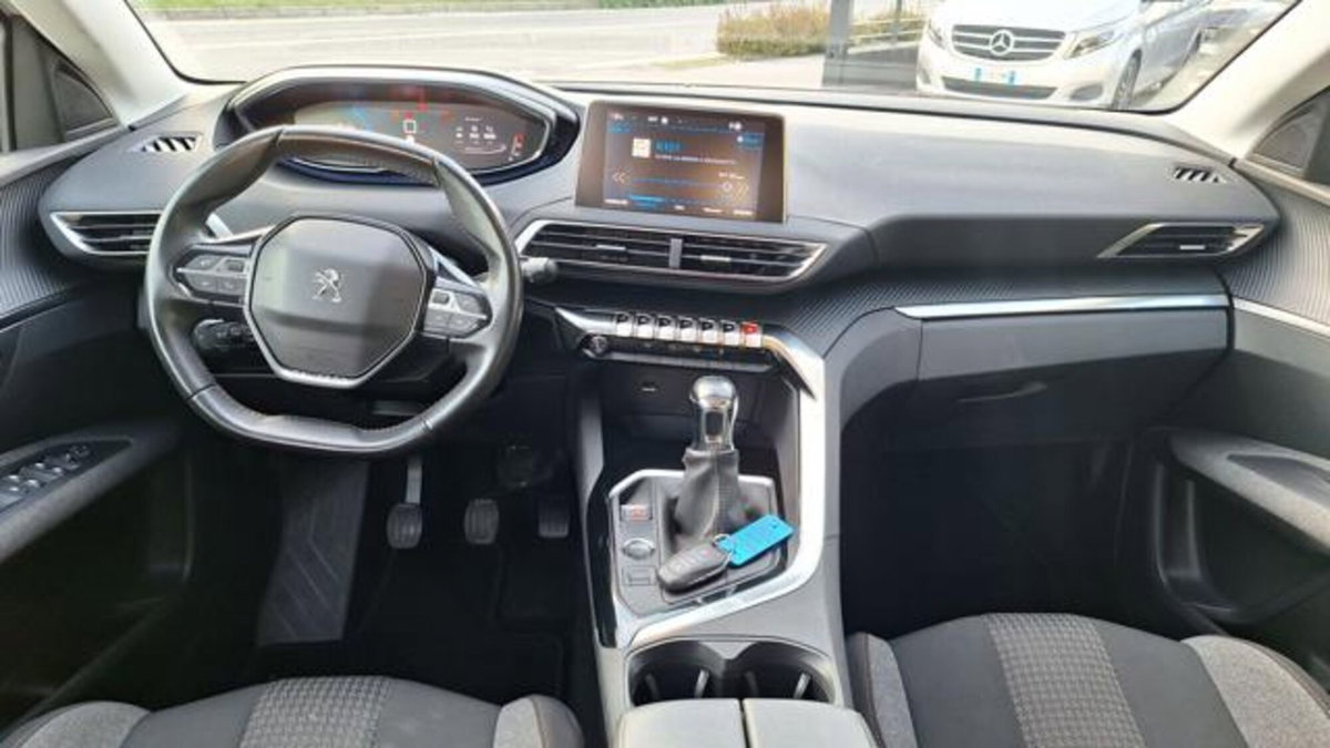 Peugeot 3008 BlueHDi 130 S&S EAT8 Active Pack (2)