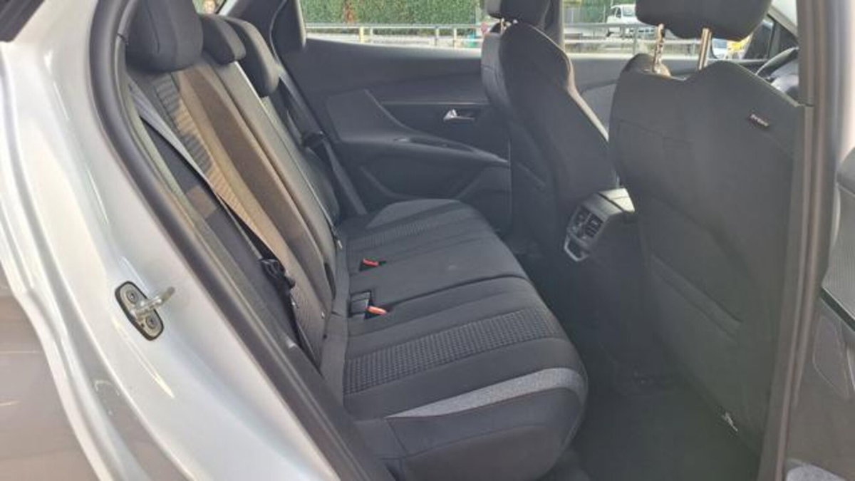 Peugeot 3008 BlueHDi 130 S&S EAT8 Active Pack (5)