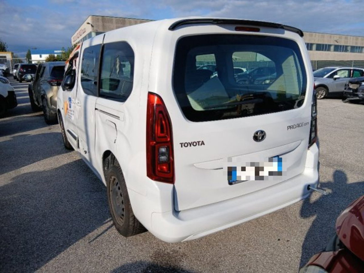 Toyota Proace City Verso City Verso 1.5D 130 CV S&S Short Luxury (14)