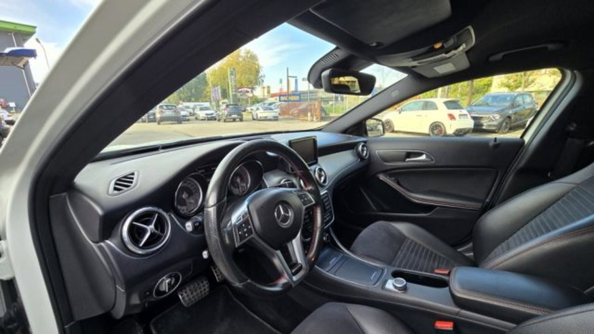 Mercedes-Benz GLA SUV 200 CDI Automatic Premium (5)