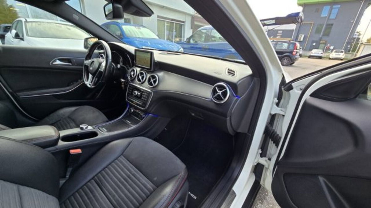Mercedes-Benz GLA SUV 200 CDI Automatic Premium (9)