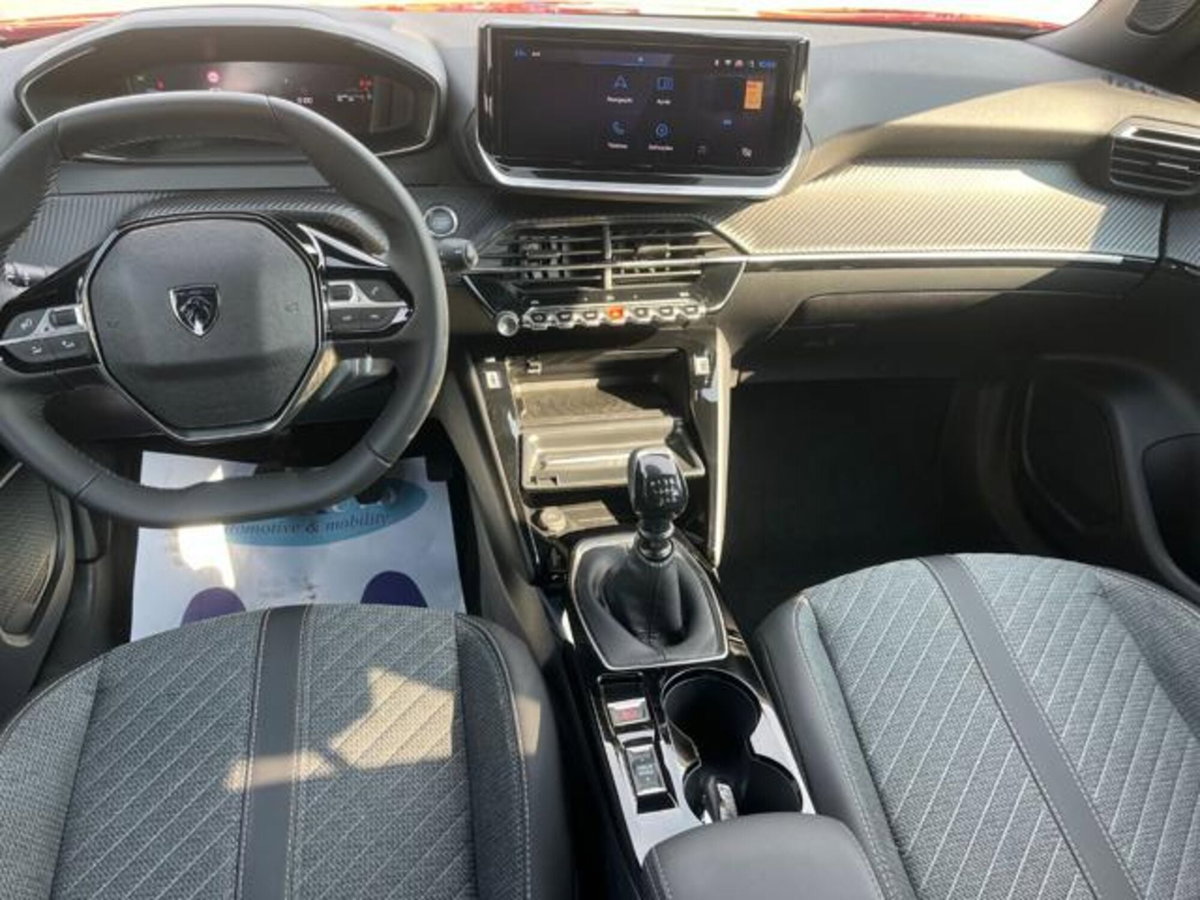 Peugeot 2008 PureTech 100 S&S Allure (10)