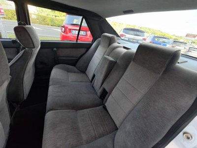 Alfa Romeo 75 2.0i Twin Spark (11)