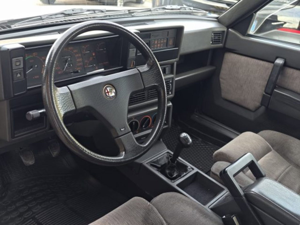 Alfa Romeo 75 2.0i Twin Spark (13)