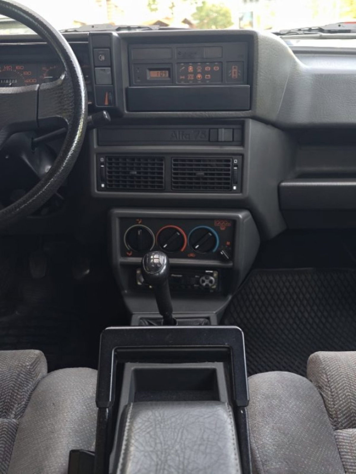 Alfa Romeo 75 2.0i Twin Spark (15)
