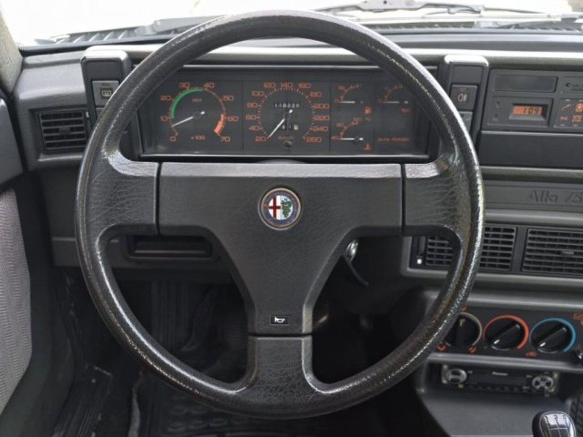 Alfa Romeo 75 2.0i Twin Spark (8)