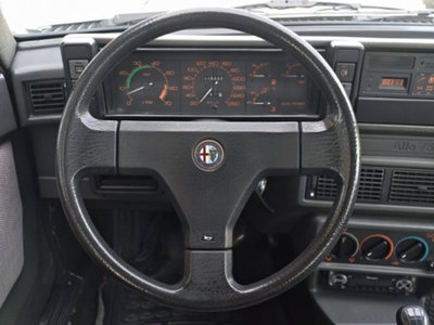 Alfa Romeo 75 2.0i Twin Spark (8)
