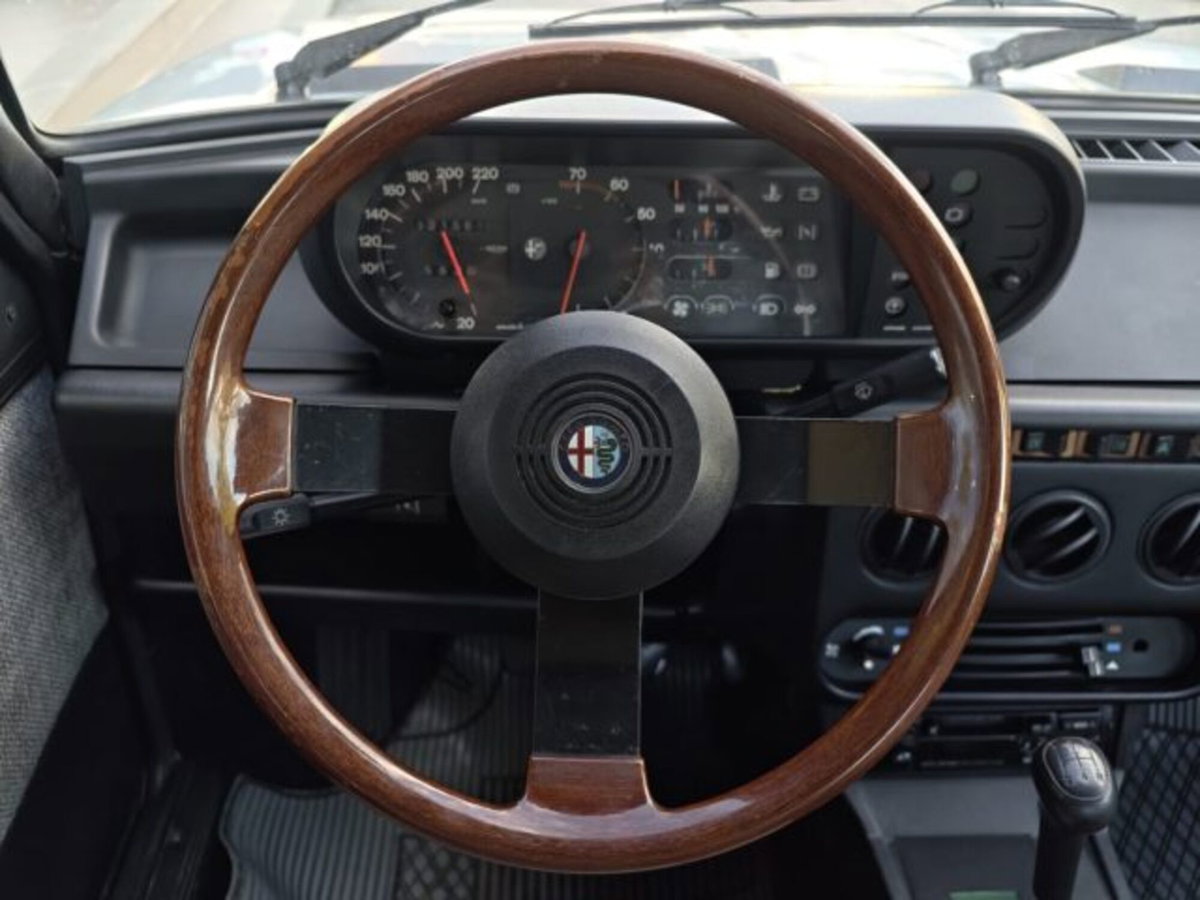 Alfa Romeo Giulietta 1.6 L (12)