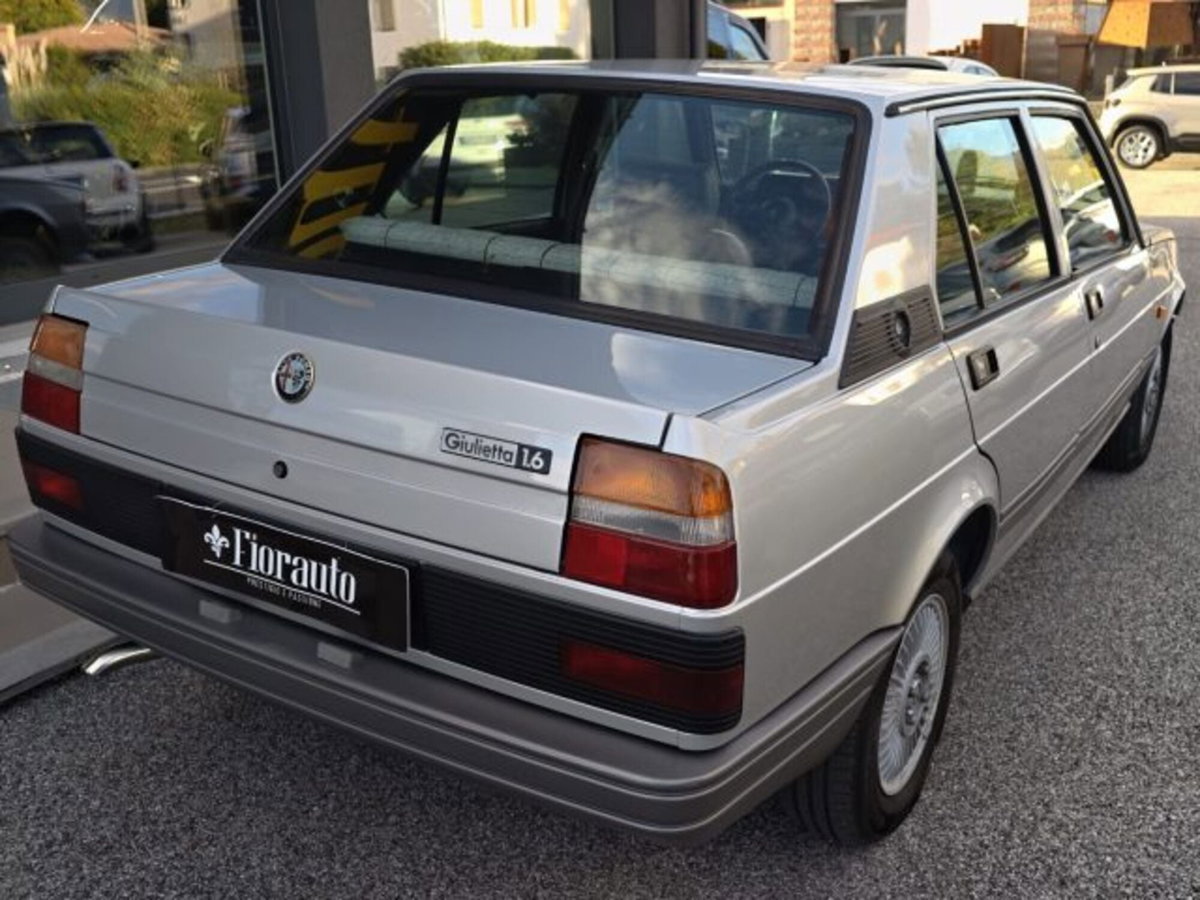 Alfa Romeo Giulietta 1.6 L (4)