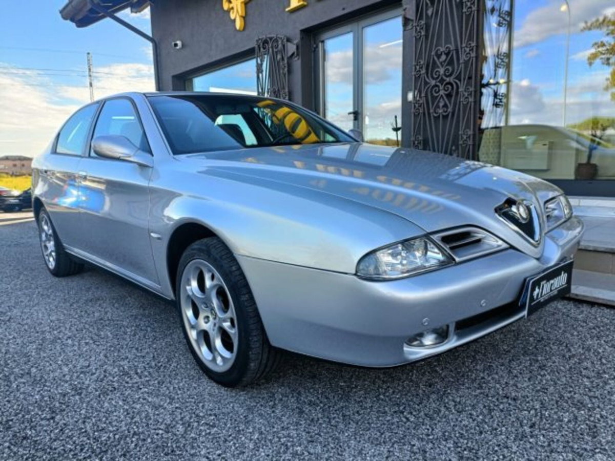Alfa Romeo 166 2.0i 16V Twin Spark cat Distinctive (2)
