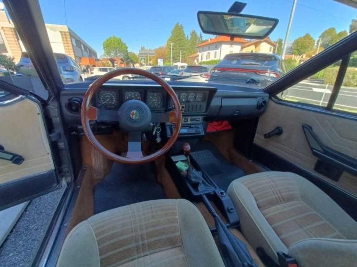 Alfa Romeo Alfetta GTV 2.0 L (10)