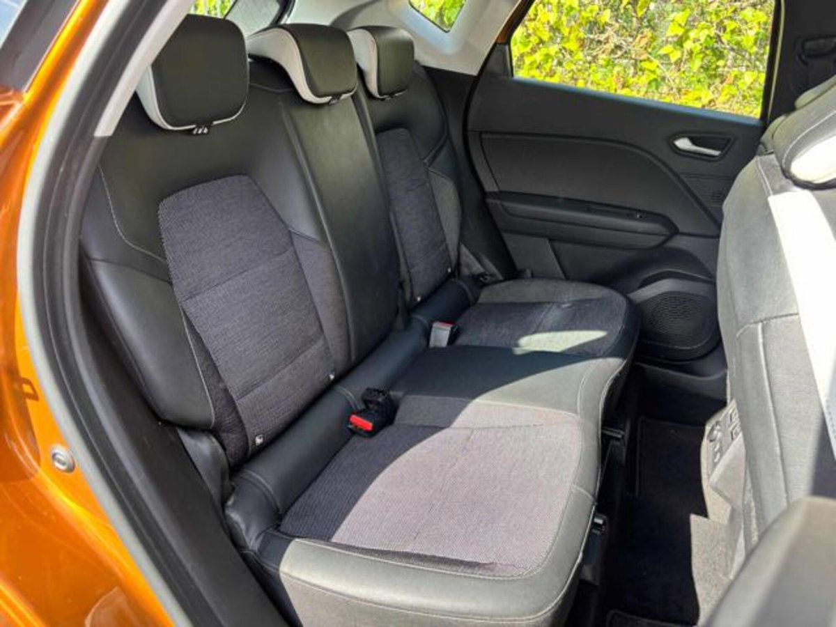 Renault Captur Plug-in Hybrid E-Tech 160 CV Initiale Paris (15)
