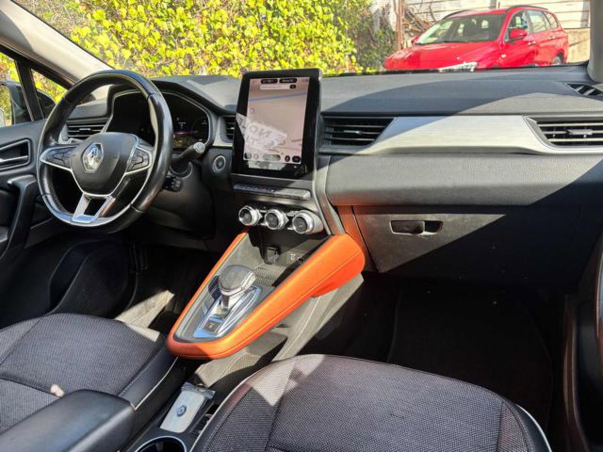 Renault Captur Plug-in Hybrid E-Tech 160 CV Initiale Paris (8)