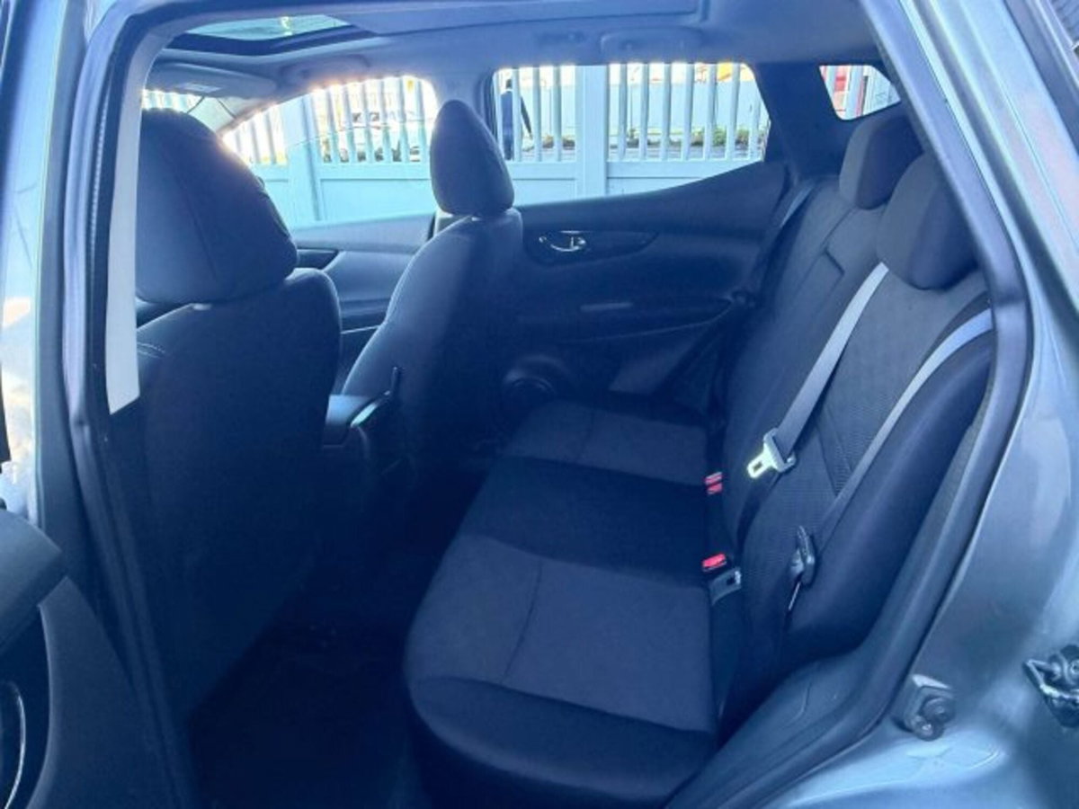 Nissan Qashqai 1.5 dCi N-Connecta (8)