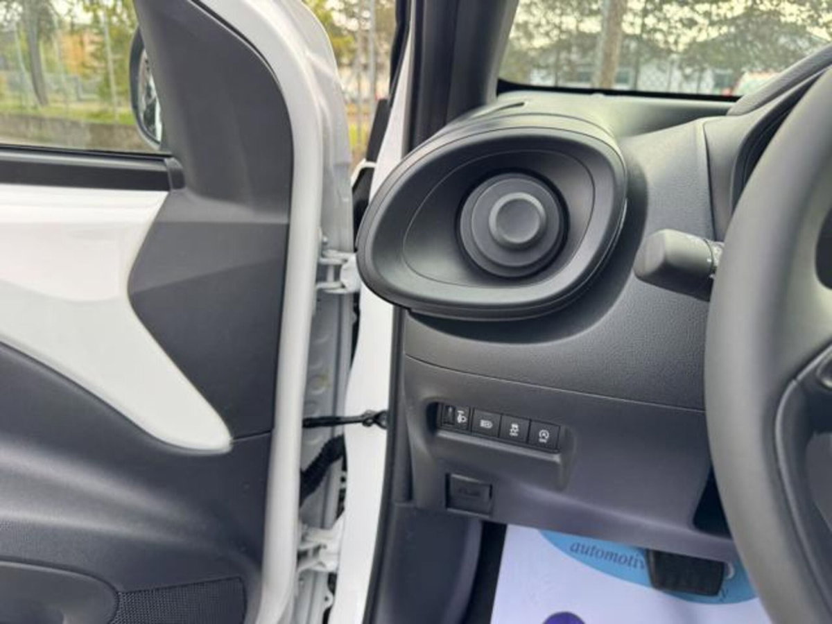 Toyota Aygo X 1.0 VVT-i 72 CV 5p. Undercover S-CVT (10)
