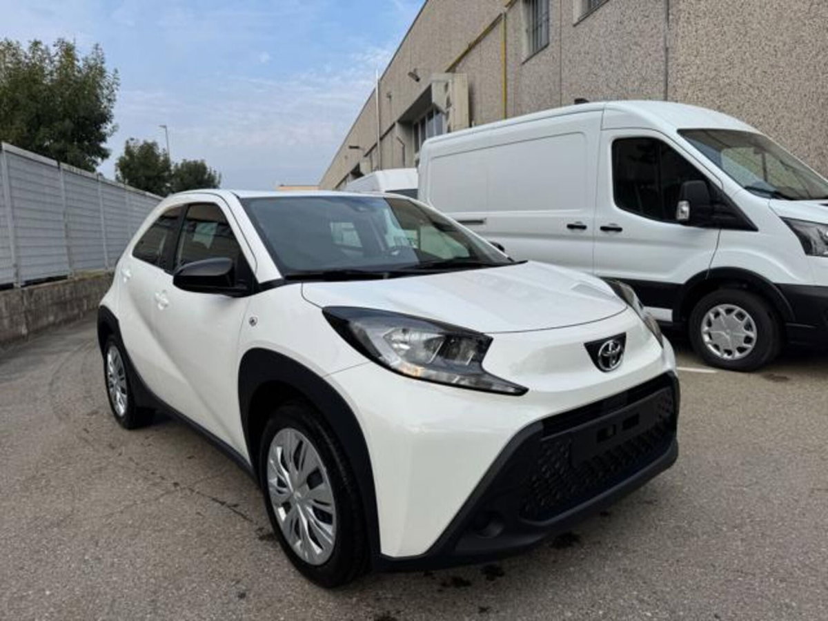 Toyota Aygo X 1.0 VVT-i 72 CV 5p. Undercover S-CVT (2)