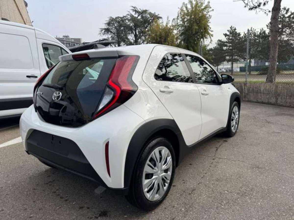 Toyota Aygo X 1.0 VVT-i 72 CV 5p. Undercover S-CVT (3)