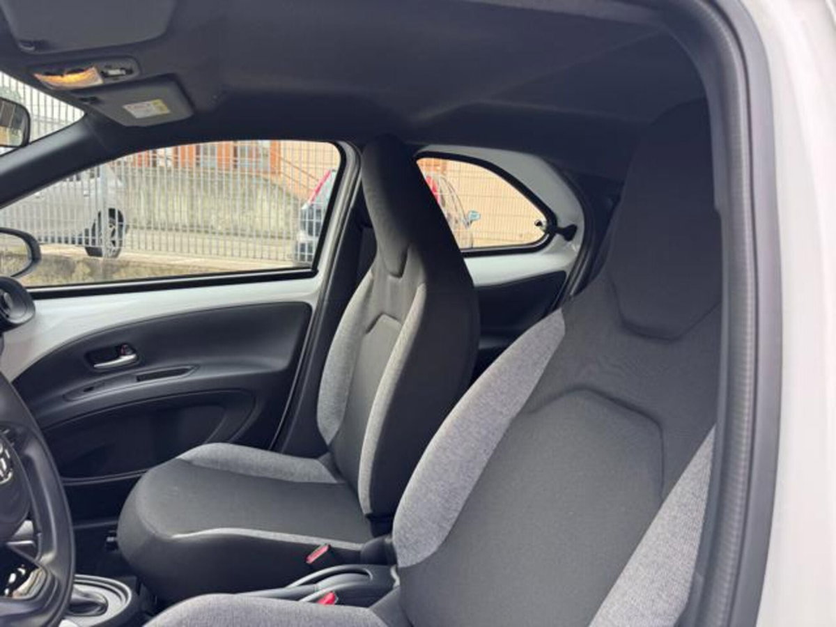 Toyota Aygo X 1.0 VVT-i 72 CV 5p. Undercover S-CVT (6)