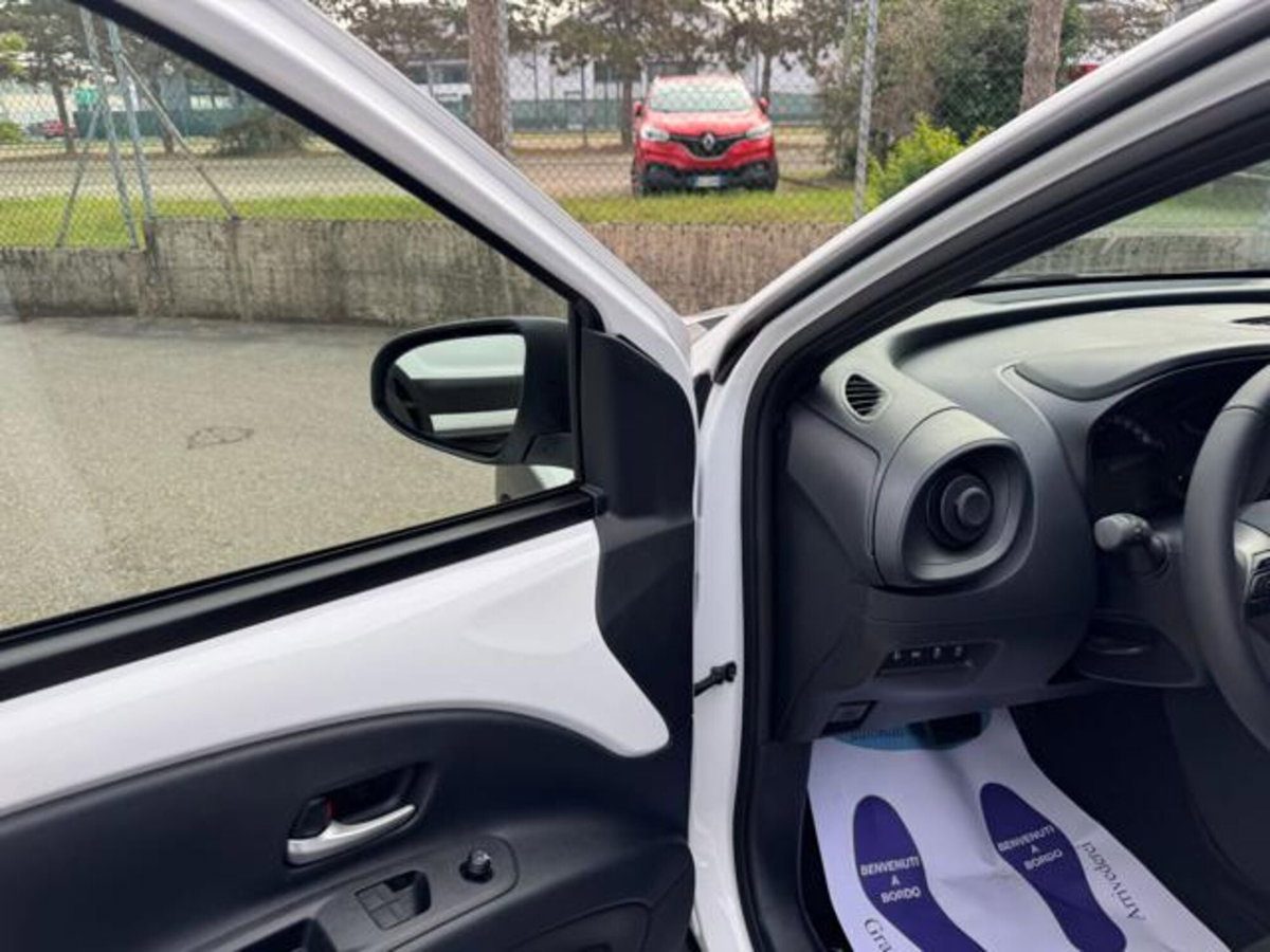 Toyota Aygo X 1.0 VVT-i 72 CV 5p. Undercover S-CVT (8)