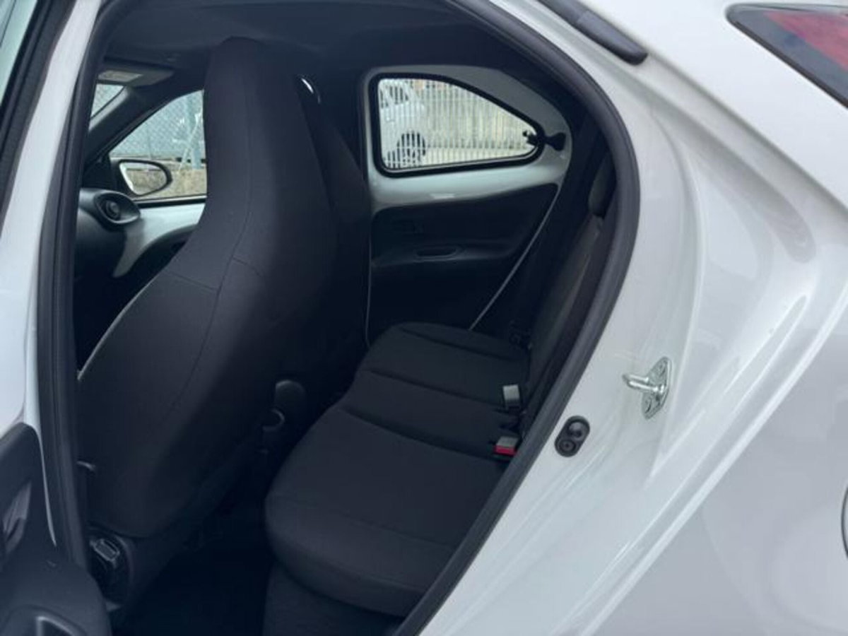Toyota Aygo X 1.0 VVT-i 72 CV 5p. Undercover S-CVT (9)