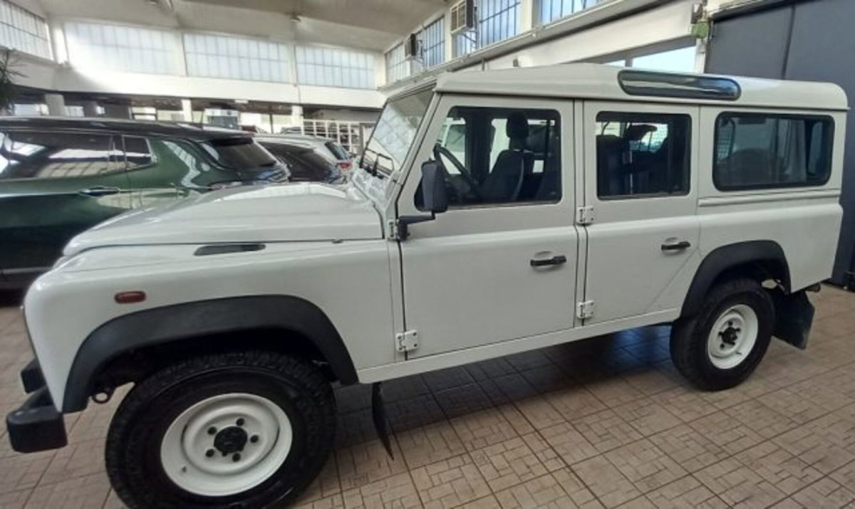 Land Rover Defender 110 2.2 TD4 Station Wagon N1 (4)