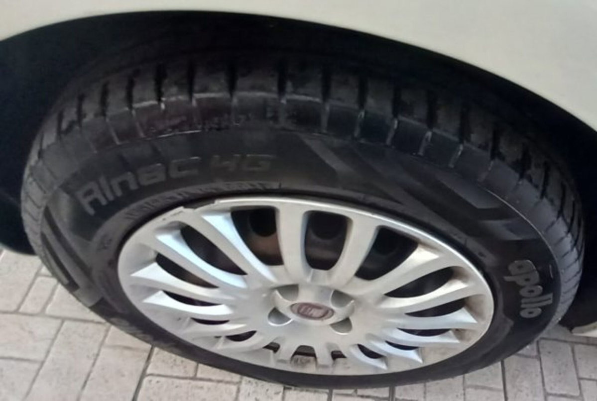 Fiat Punto 1.3 MJT II 75 CV 5 porte Easy (12)
