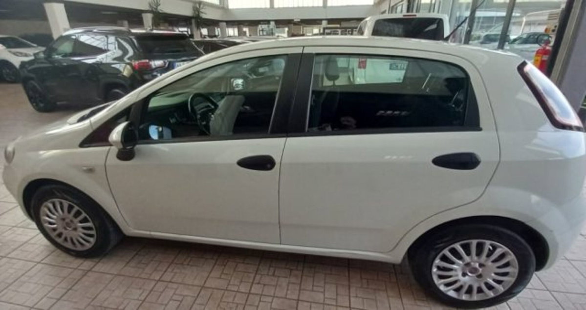 Fiat Punto 1.3 MJT II 75 CV 5 porte Easy (4)