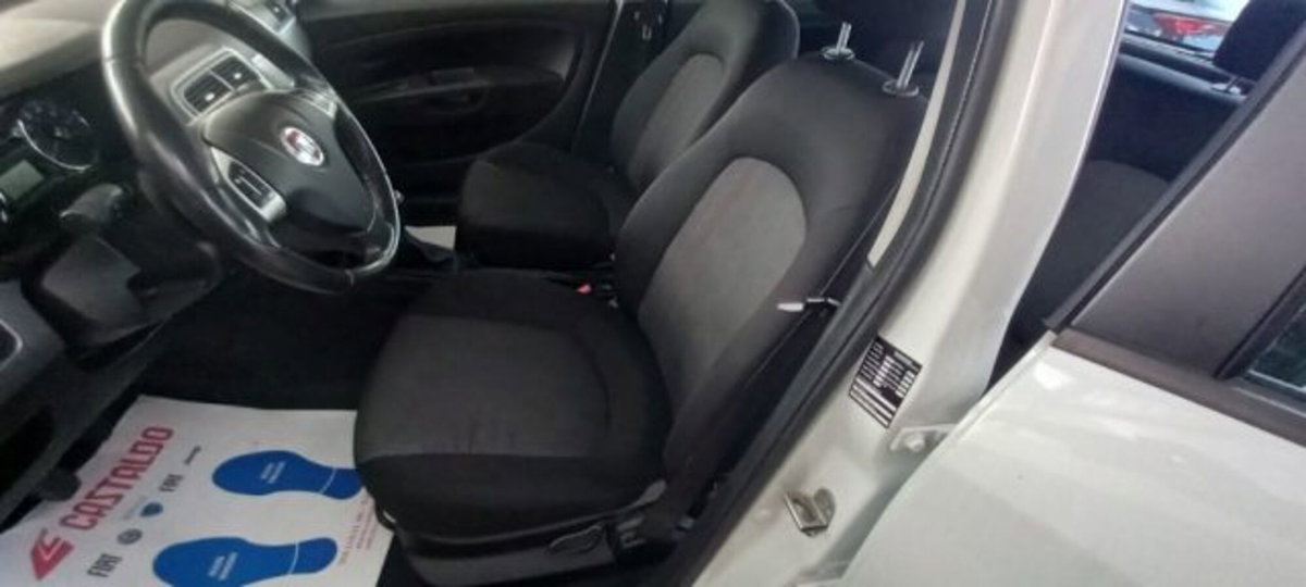 Fiat Punto 1.3 MJT II 75 CV 5 porte Easy (5)