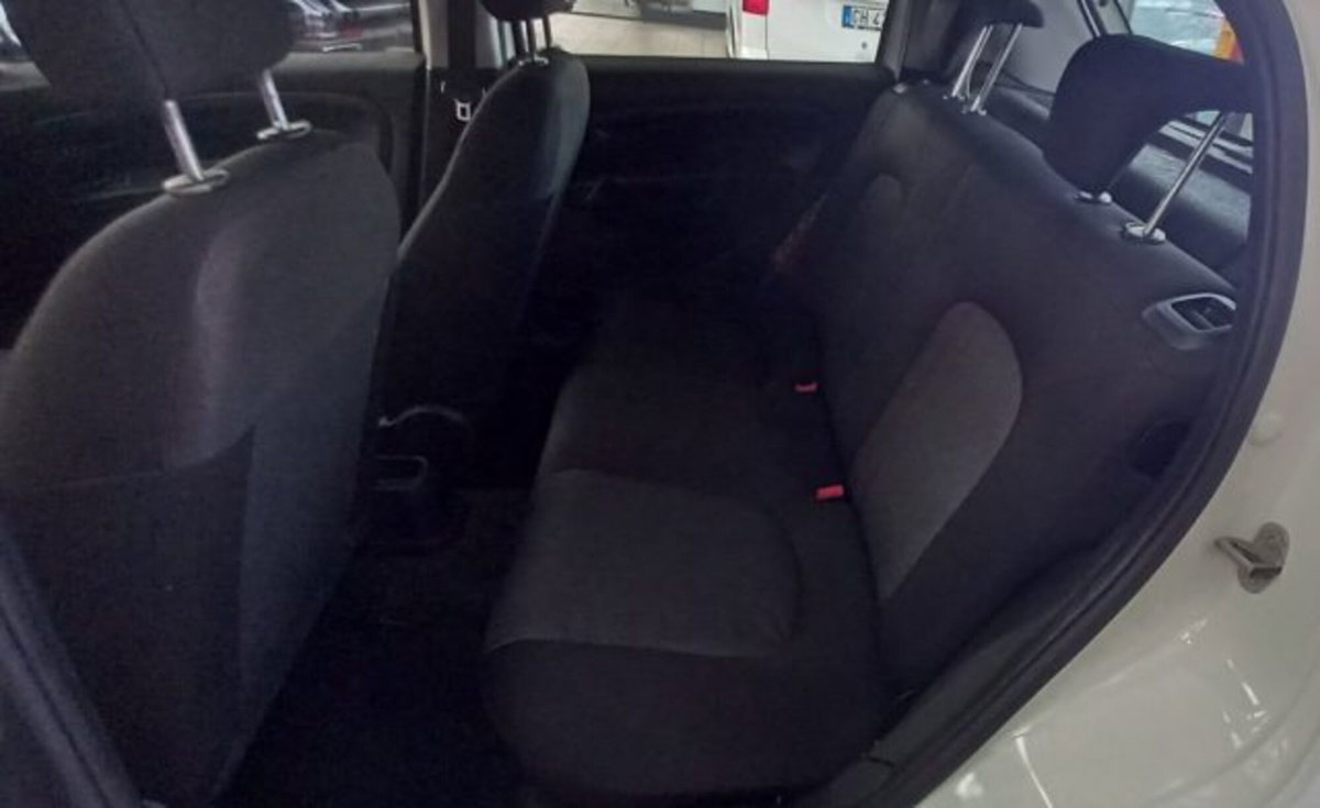 Fiat Punto 1.3 MJT II 75 CV 5 porte Easy (7)
