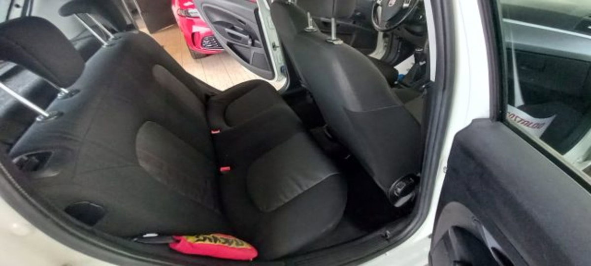 Fiat Punto 1.3 MJT II 75 CV 5 porte Easy (8)
