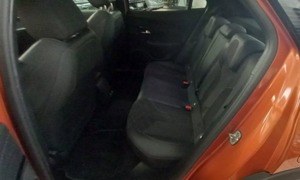 Peugeot 2008 PureTech 155 S&S EAT8 GT Pack (10)