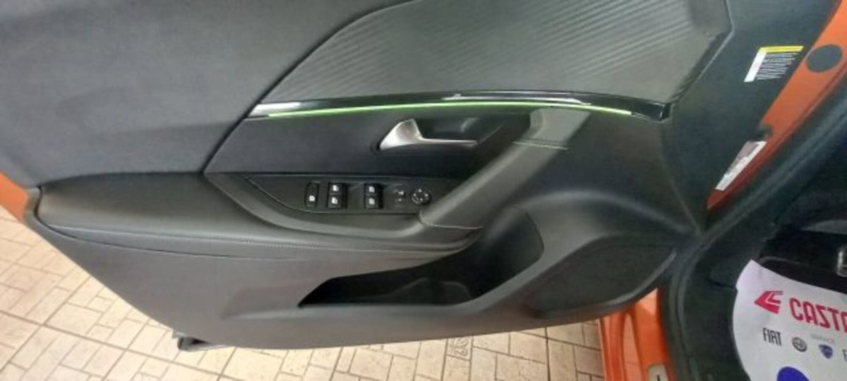 Peugeot 2008 PureTech 155 S&S EAT8 GT Pack (19)