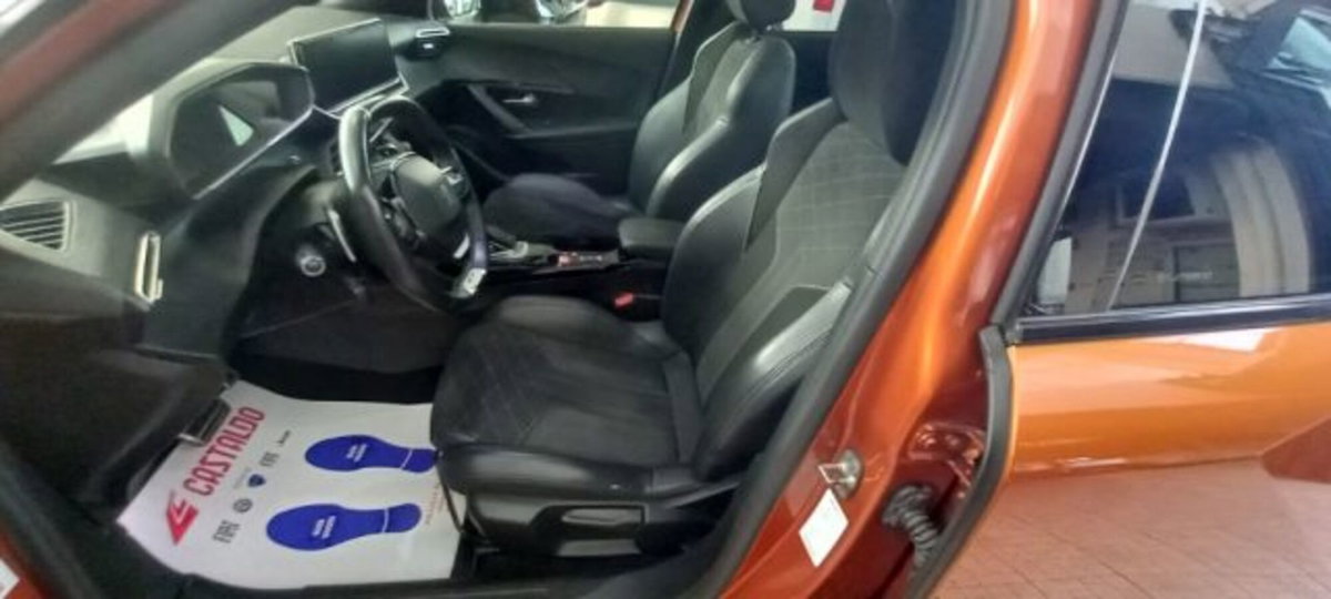 Peugeot 2008 PureTech 155 S&S EAT8 GT Pack (8)
