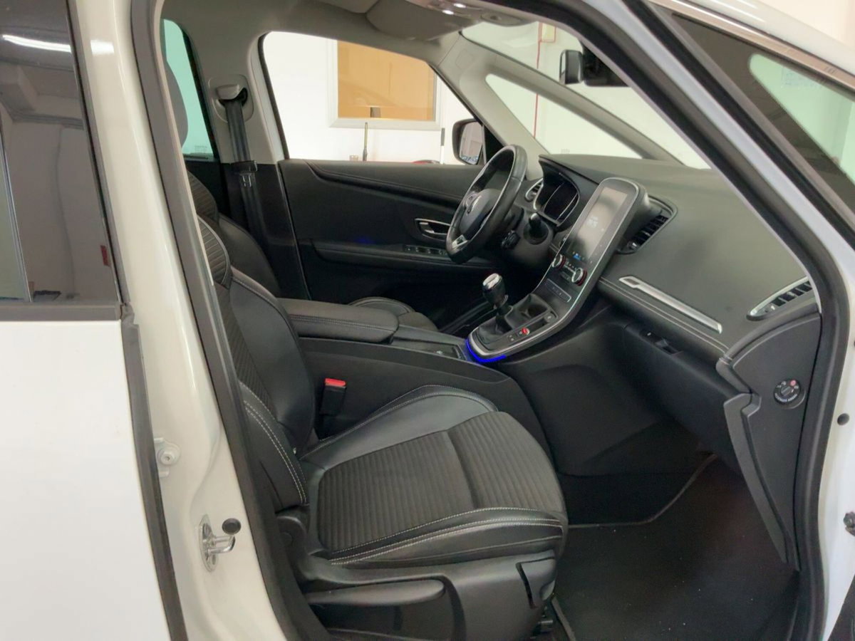 Renault Scenic E-Tech Electric 1.9 dCi Luxe Dynamique (18)