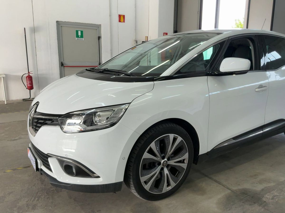 Renault Scenic E-Tech Electric 1.9 dCi Luxe Dynamique (4)