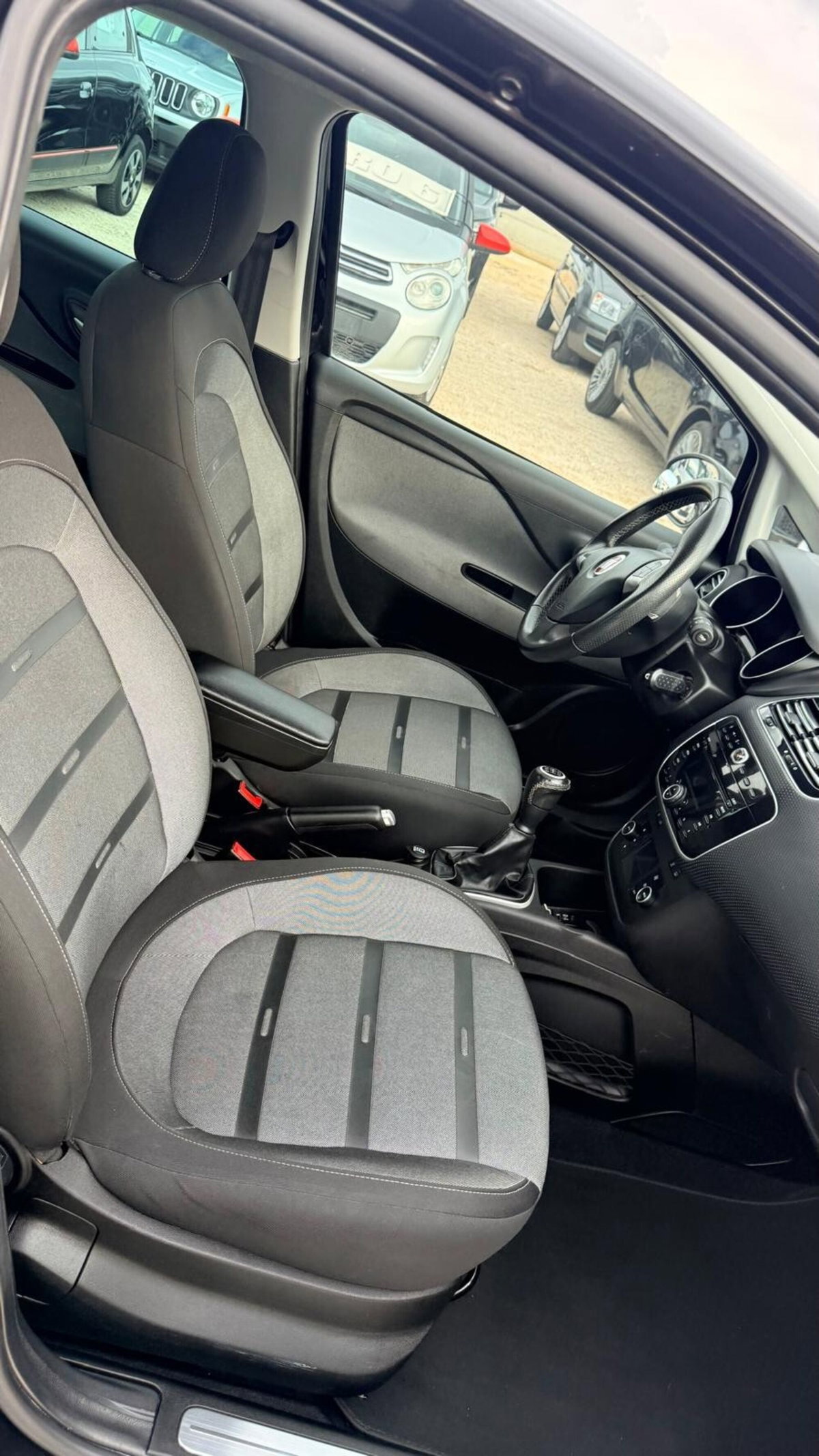 Fiat Punto 1.3 MJT II S&S 85 CV 5 porte ECO Lounge (11)