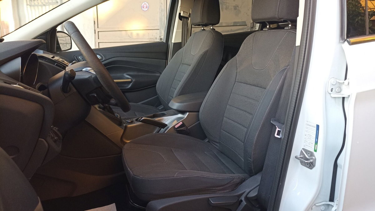 Ford Kuga 2.0 TDCI 140 CV 4WD Titanium (10)